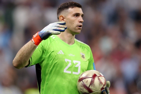 莫佩調侃撞傷萊諾成就大馬?。骸半y道他不應該對我心存感激嗎？”