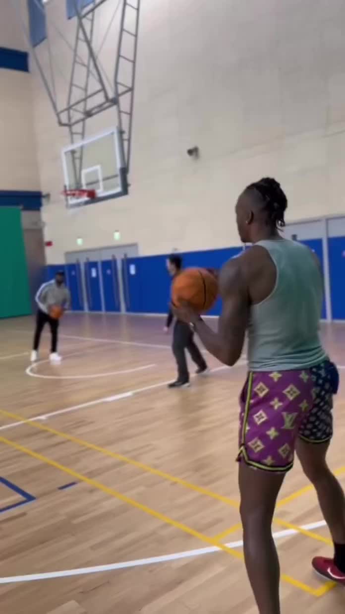 明天要復出！霍華德ins曬訓練視頻：超人就要回歸賽場?。ɑ羧A德的ins賬號）