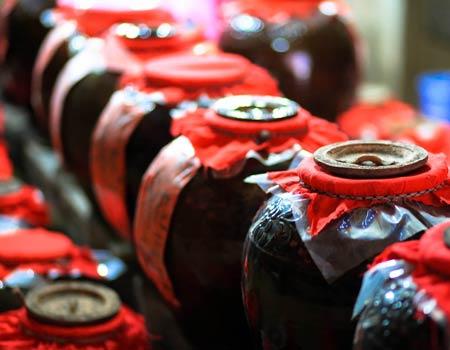 雄黃酒 傳統(tǒng)飲品中的文化瑰寶與健康警示